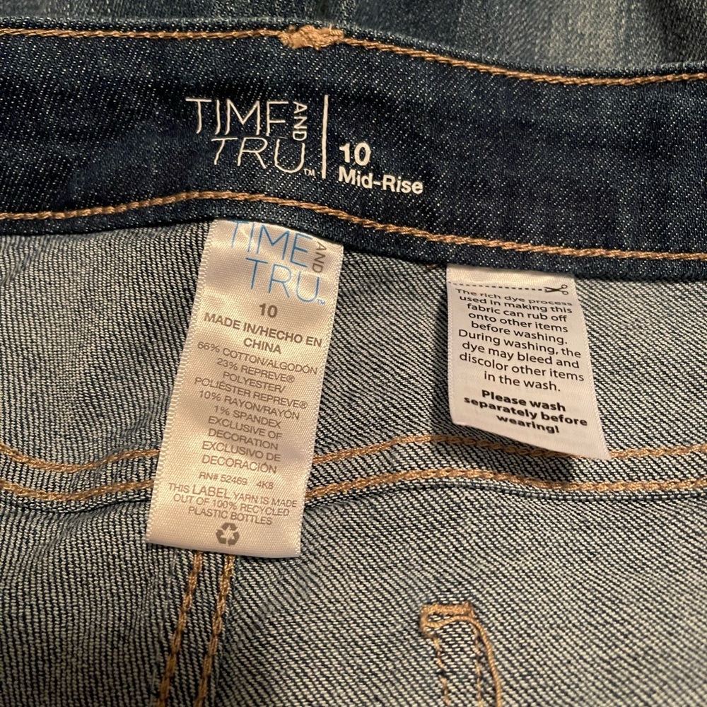 Mid Rise Capris - Picture 3 of 3